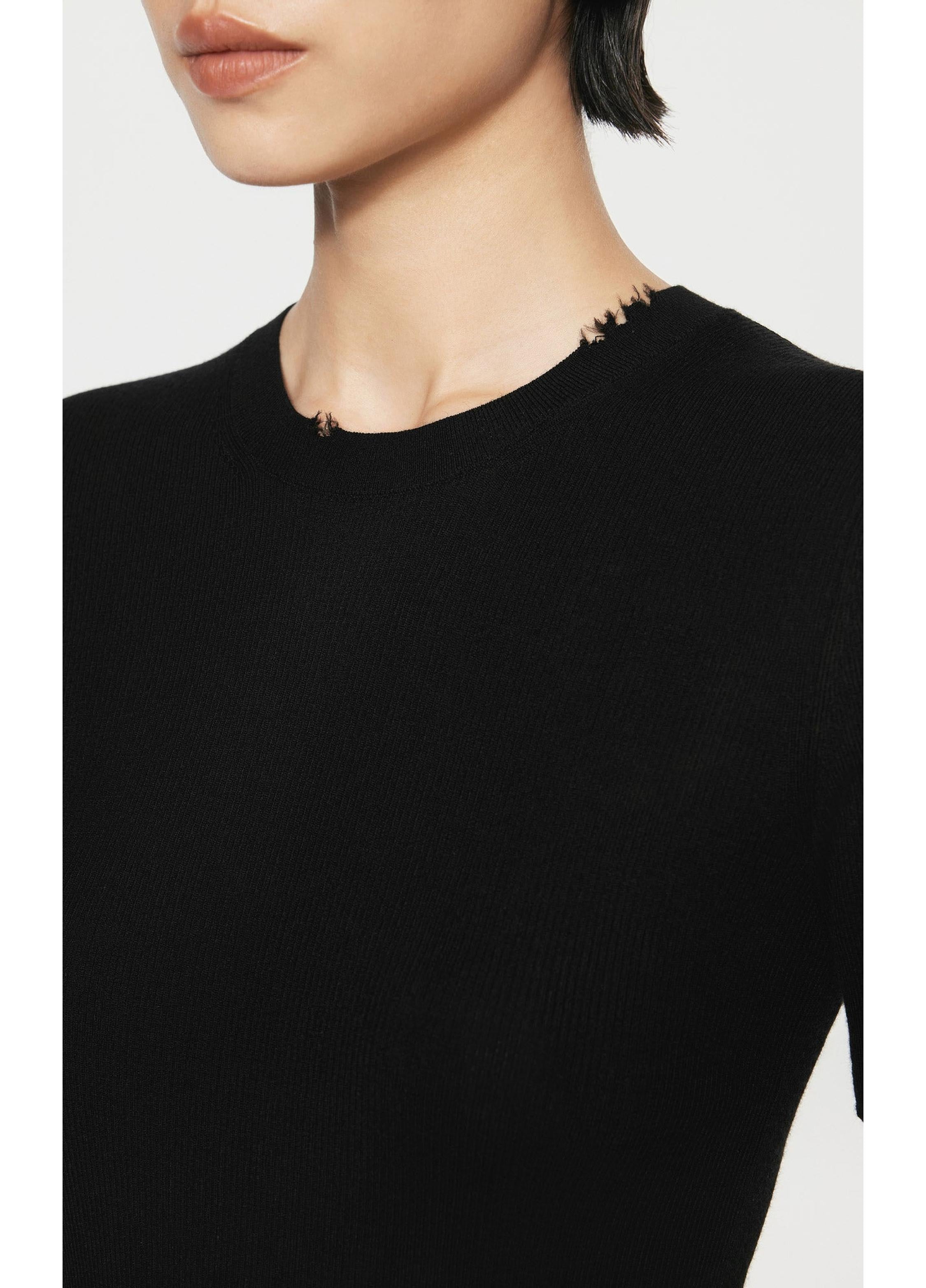 Pull tricoté en laine amincissant