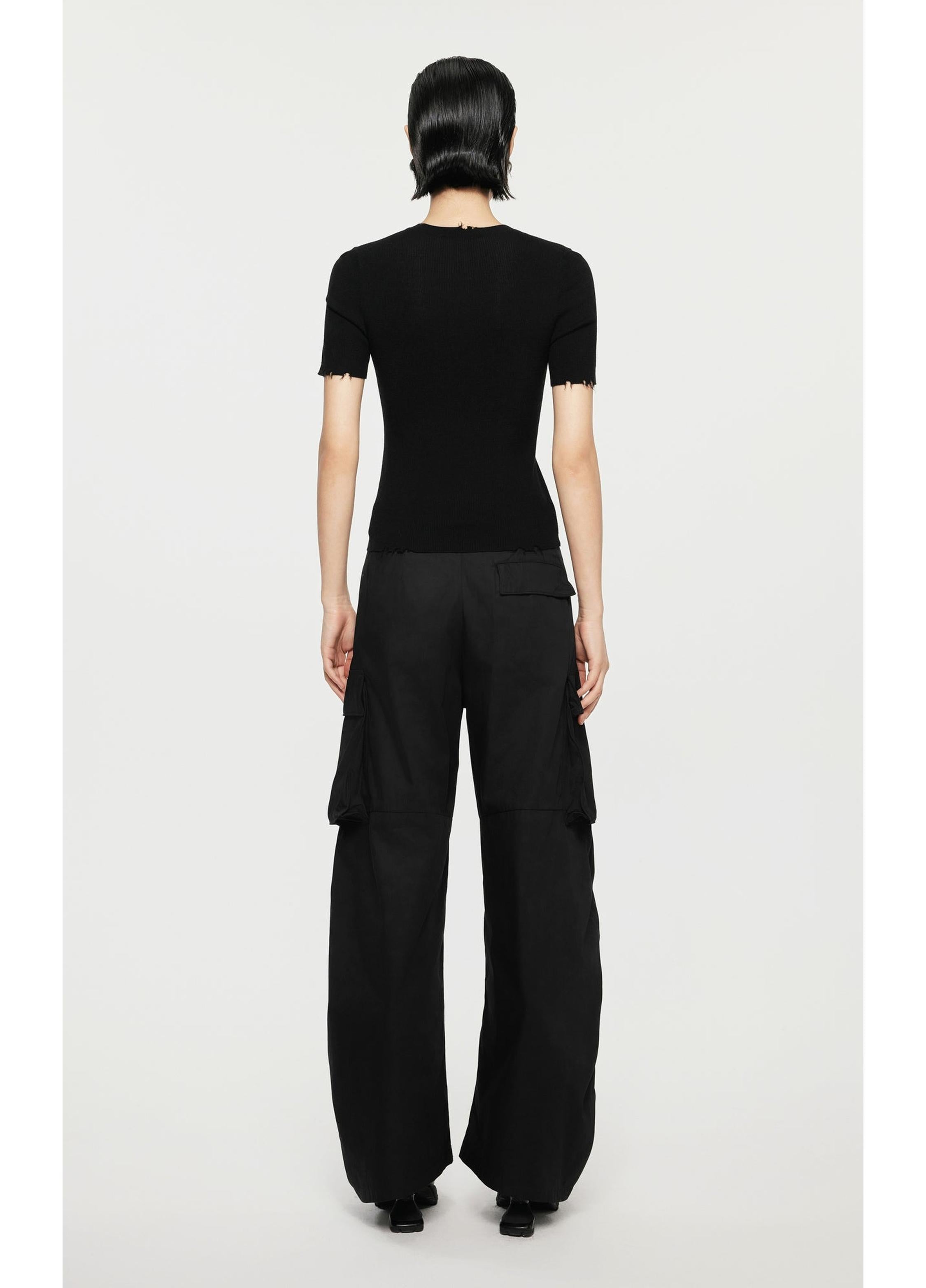 Pull tricoté en laine amincissant