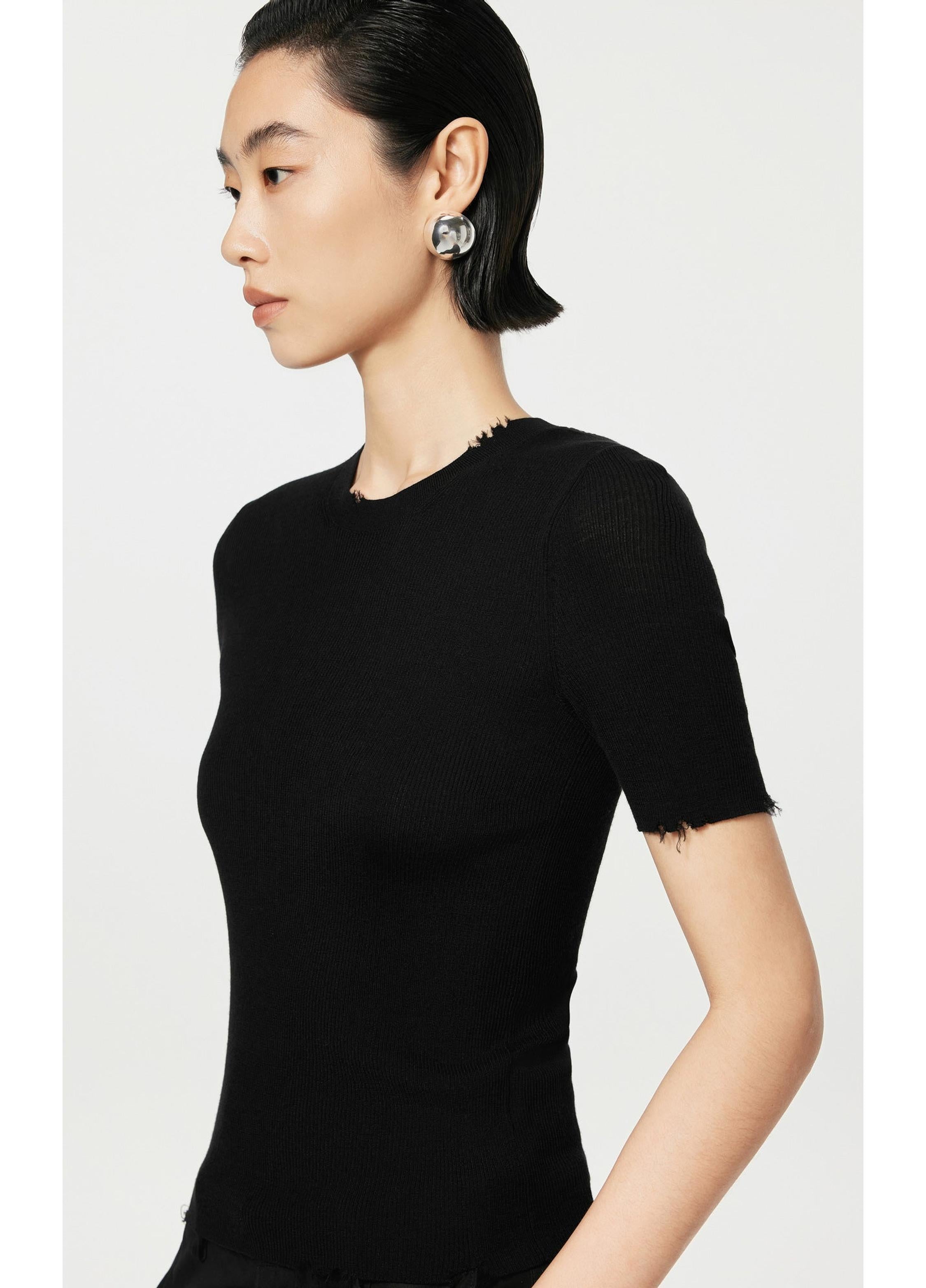 Pull tricoté en laine amincissant