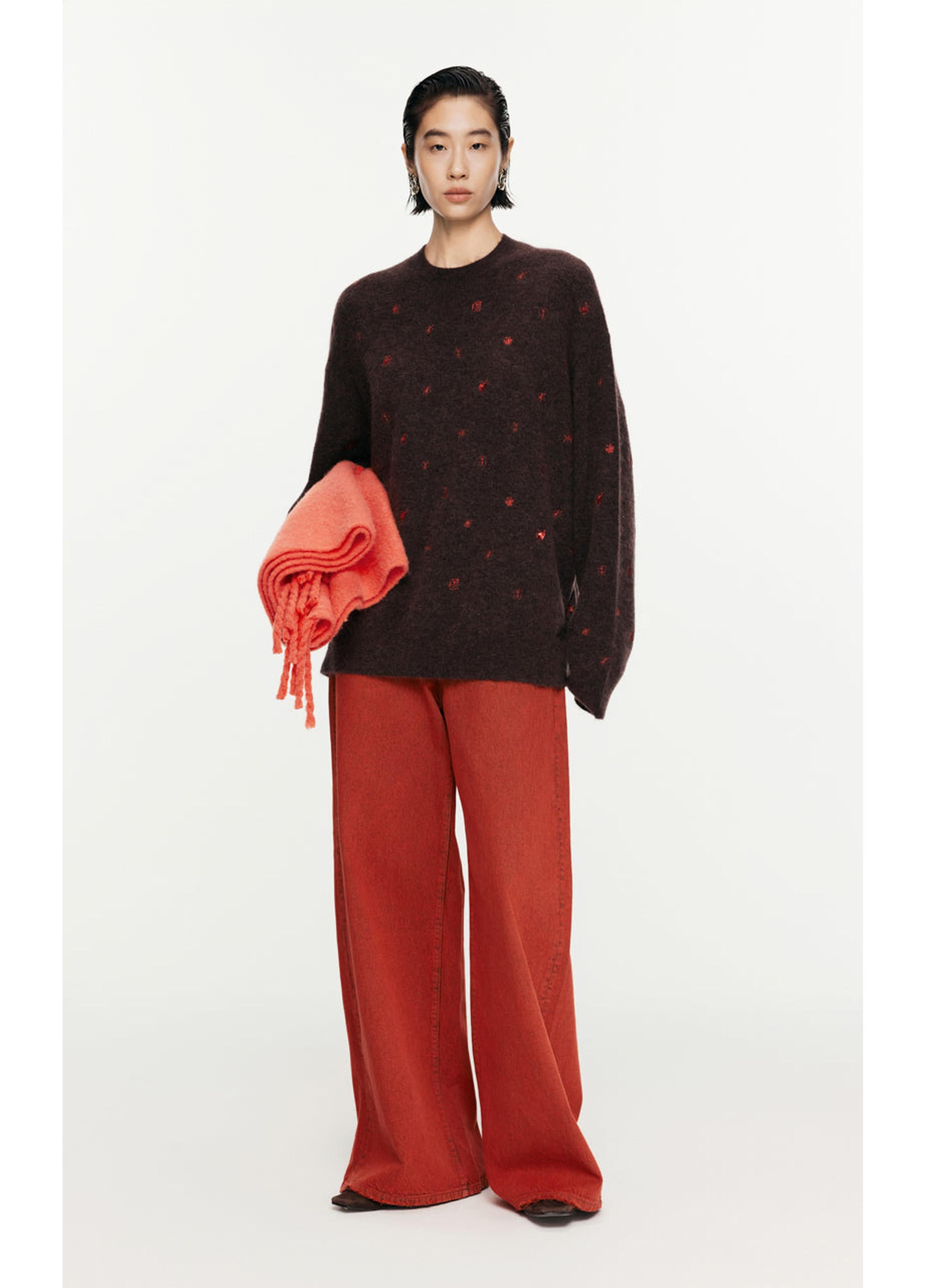 pull à manches longues brodé de papillons