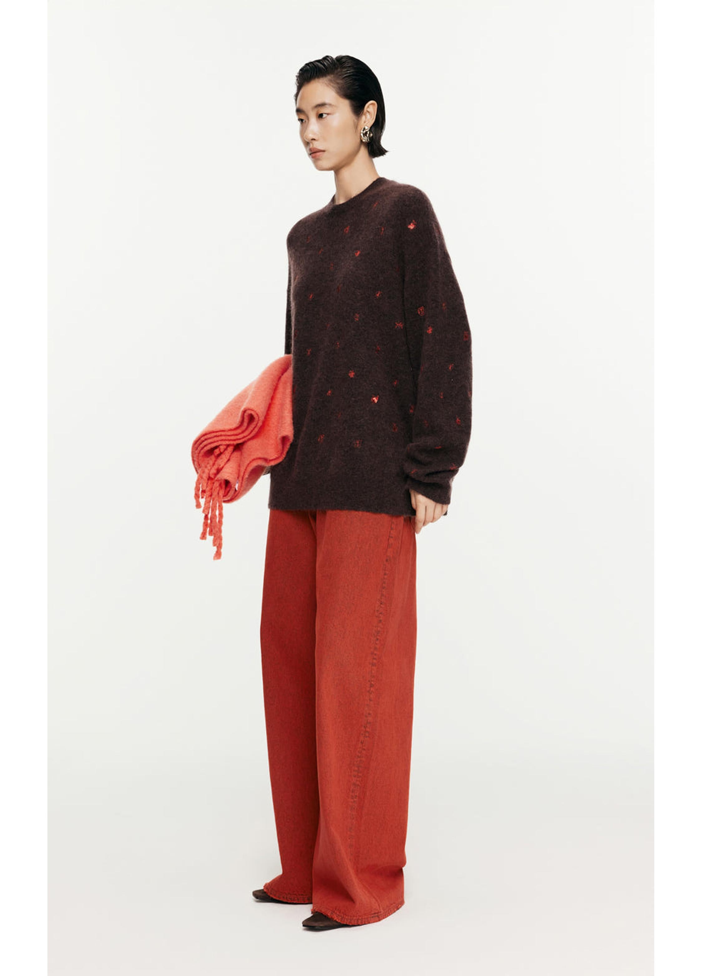 pull à manches longues brodé de papillons