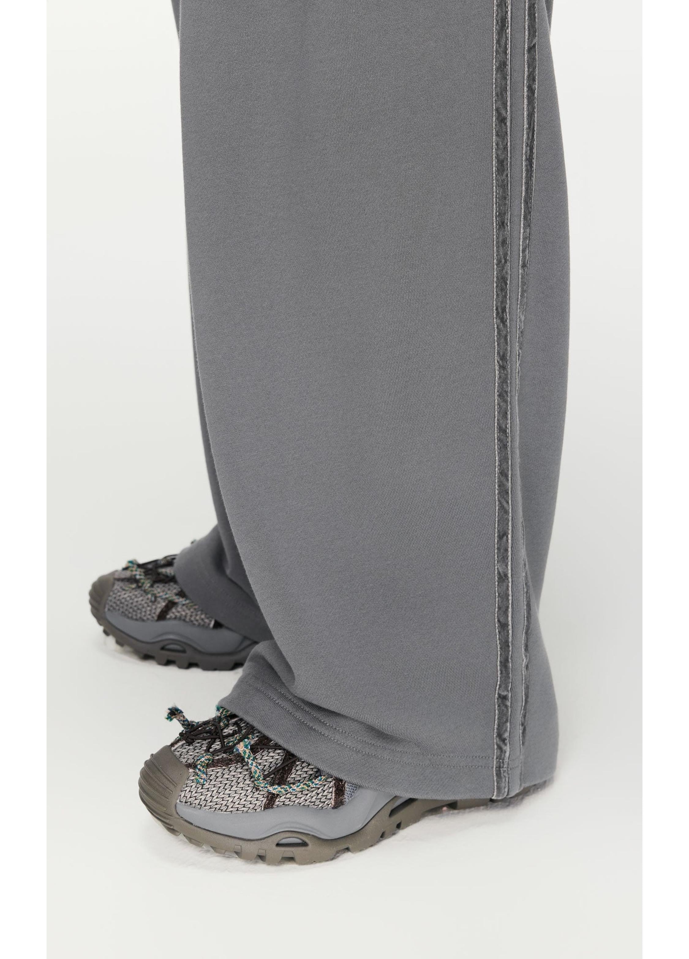 Pantalon ample et surlong