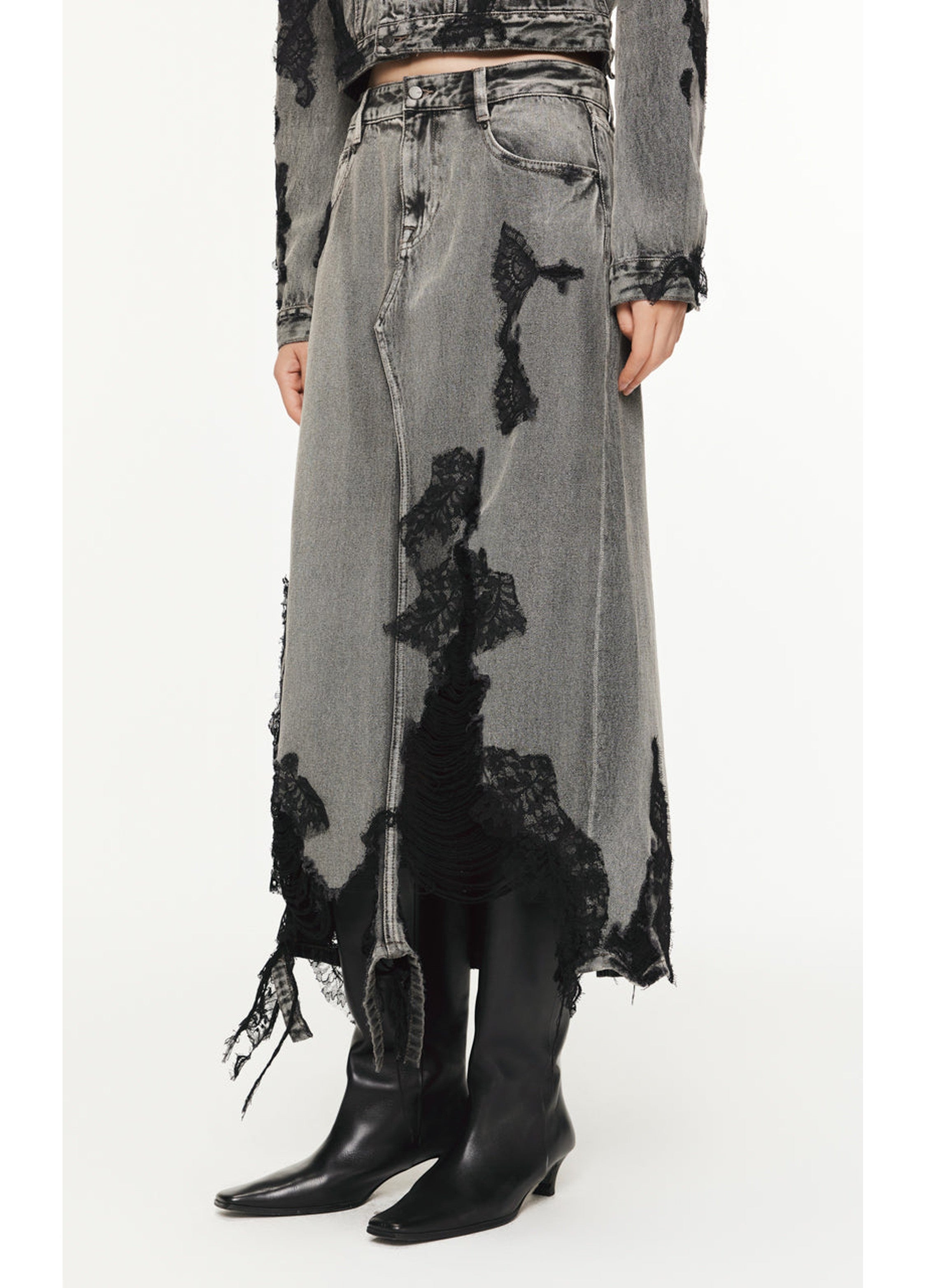 Jupe en patchwork de dentelle en forme de H