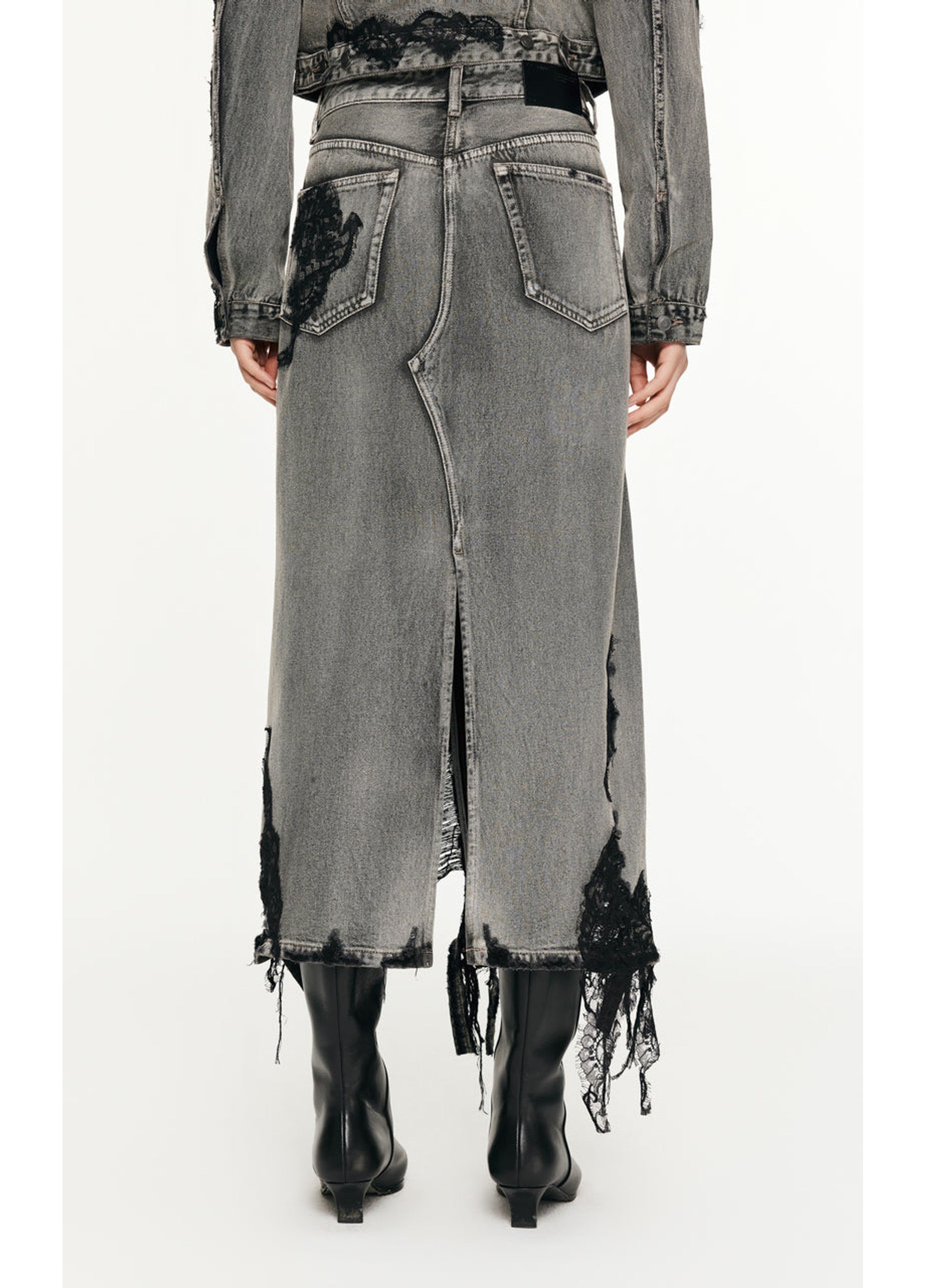 Jupe en patchwork de dentelle en forme de H